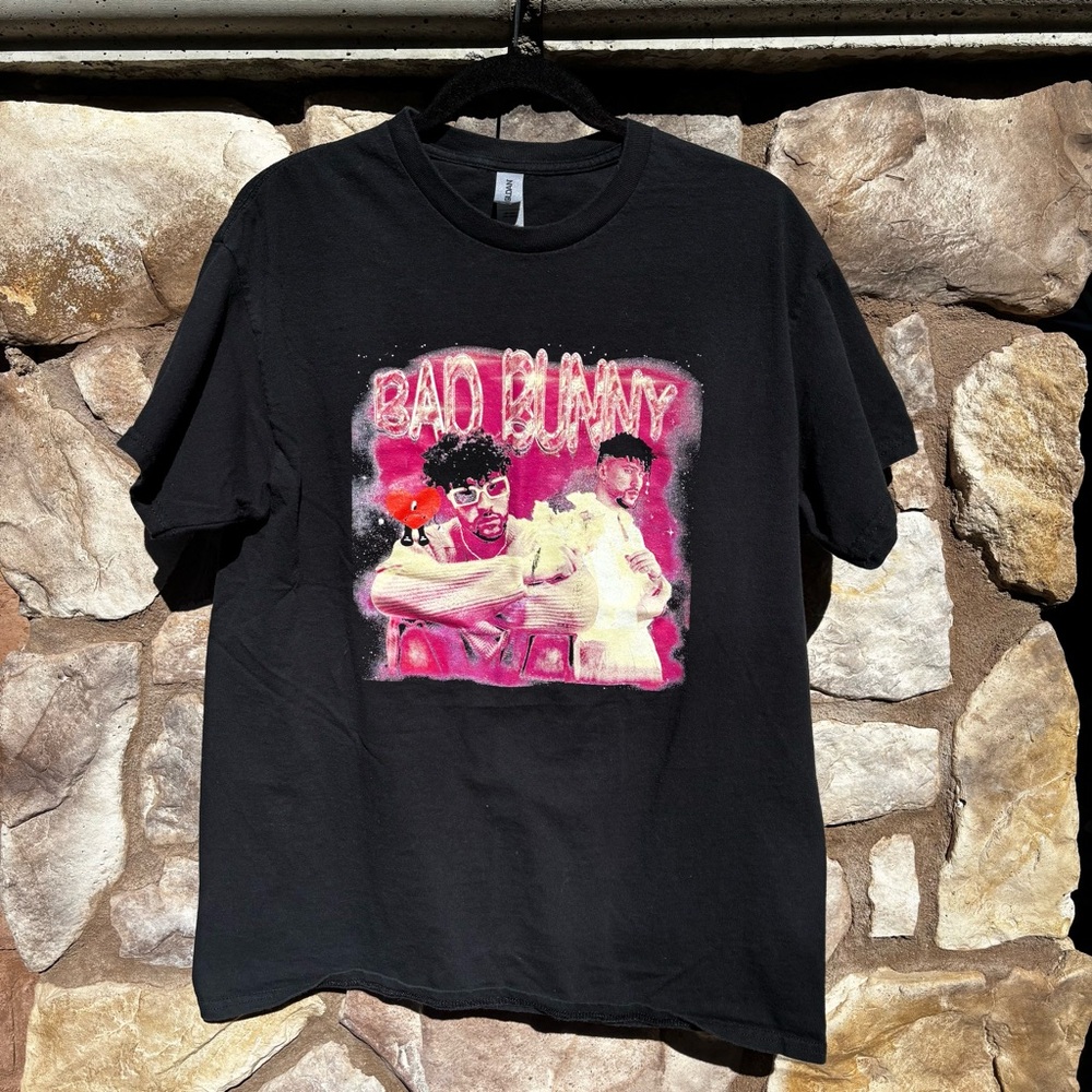 Bad Bunny T-shirt Worlds Hottest Tour Size Large Short Sleeve Black Graphic